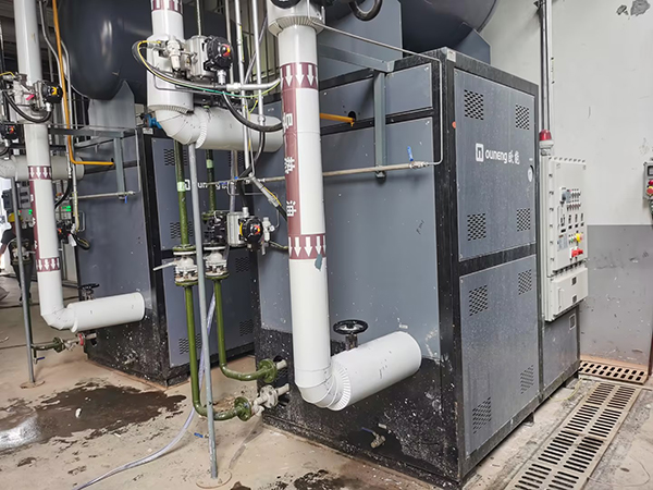 醫(yī)藥中間體反應(yīng)釜控溫化工專用防爆油溫機(jī)